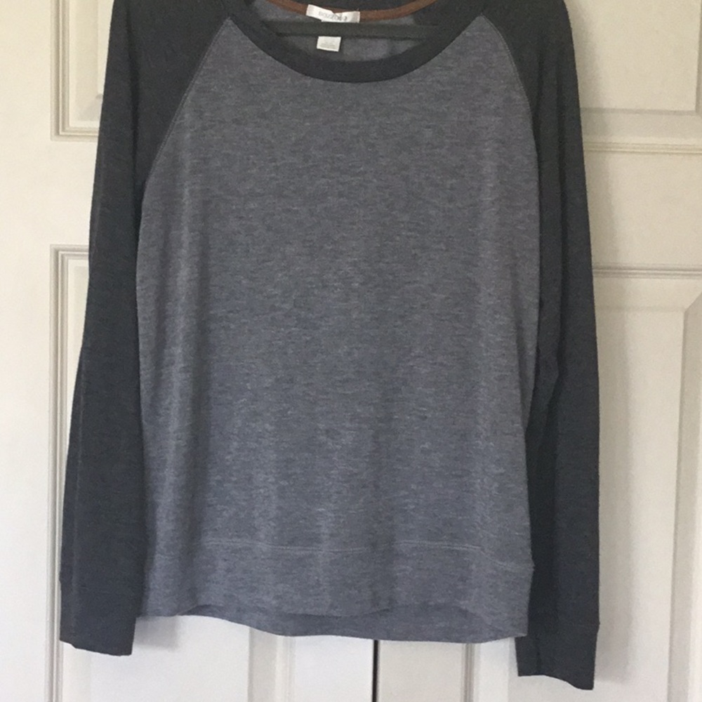 🔥5/$25 Bozzolo Gray 2-toned sweater